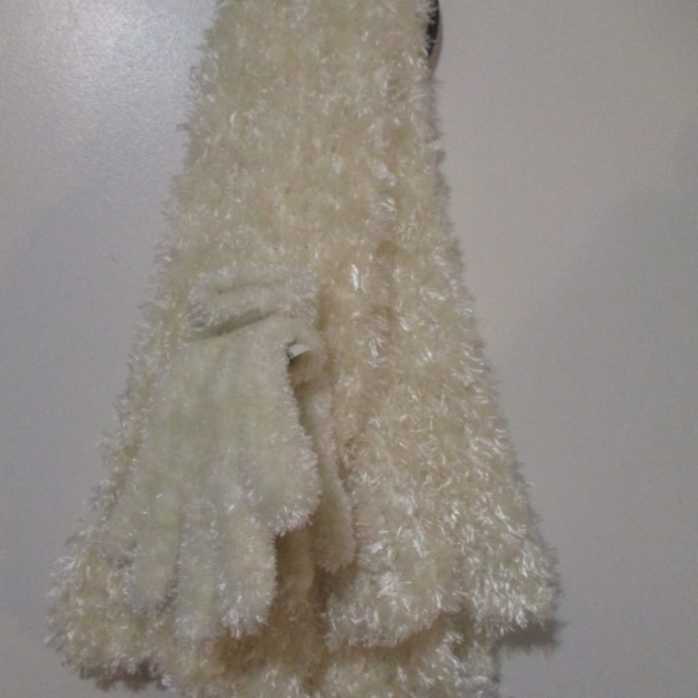 2 Pc Brand New White Scarf Set